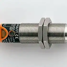 Оптические датчики IFM Electronic с рефлектором в цилиндрическом корпусе